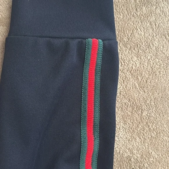 GUCCI | PRICE FIRM💲💥 
Pre-Loved Cherry Logo Patch Track Jacket - Picture 8 of 8